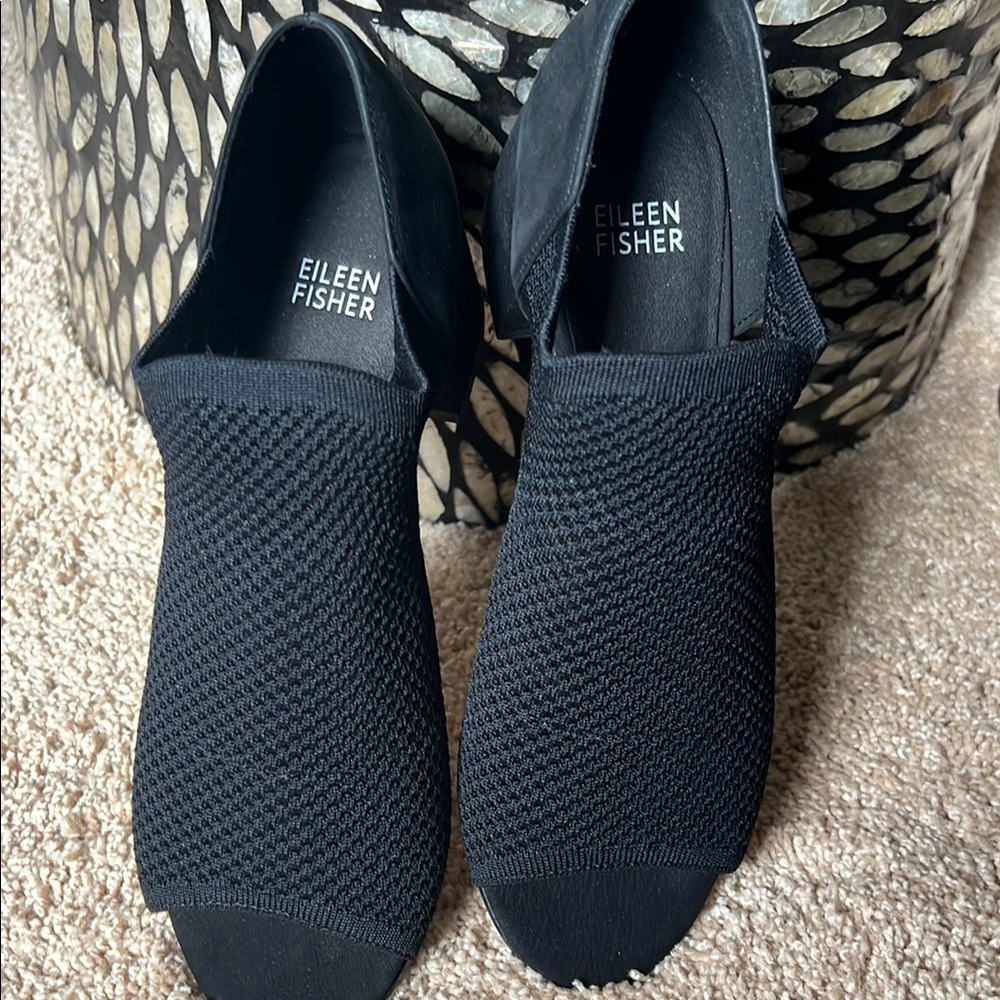 Eileen Fisher woman’s  Black Knit Shoes